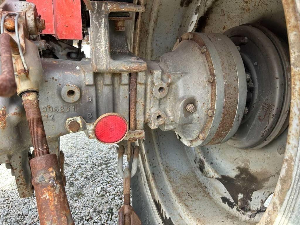 Massey Ferguson 590 Traktori