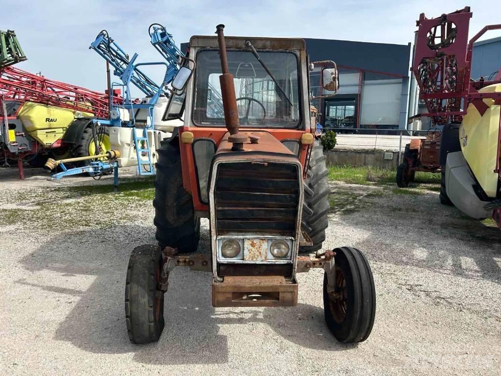 Massey Ferguson 590 Traktori