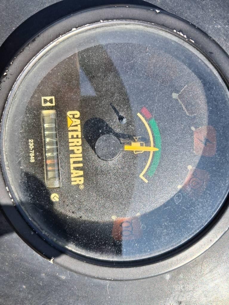 CAT CB 22 Valjci sa duplim bubnjem