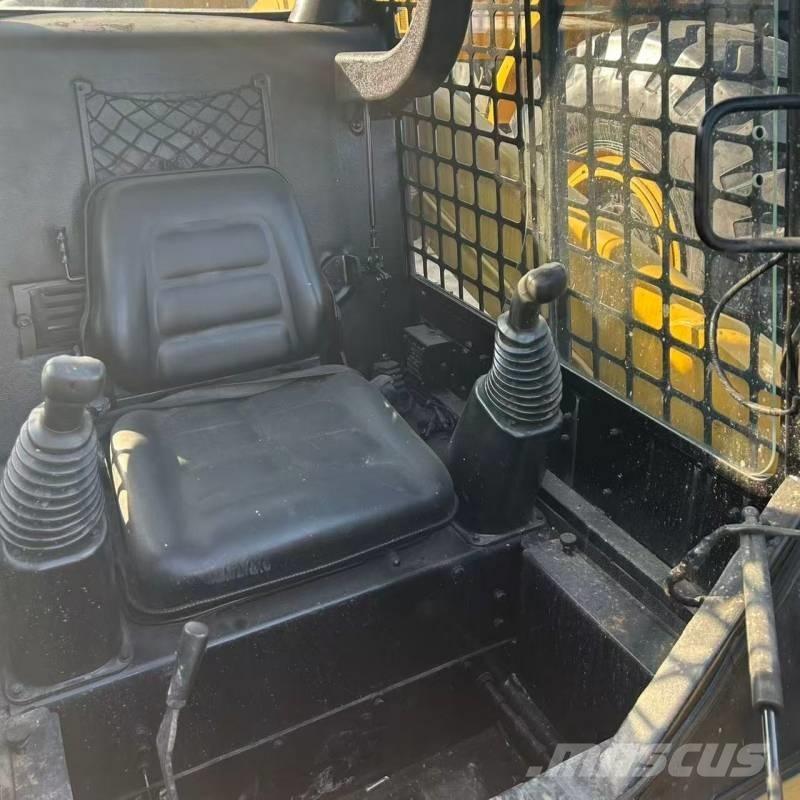 CAT 226 Skid steer mini utovarivači