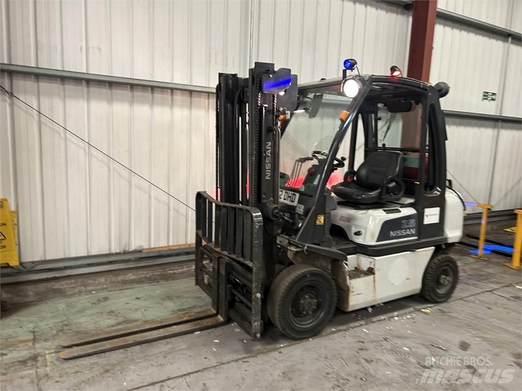 Nissan U1D2A25LQ Plinski viljuškari