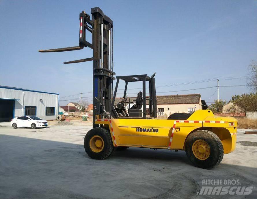 Komatsu FD200 Teleskopski viljuškari