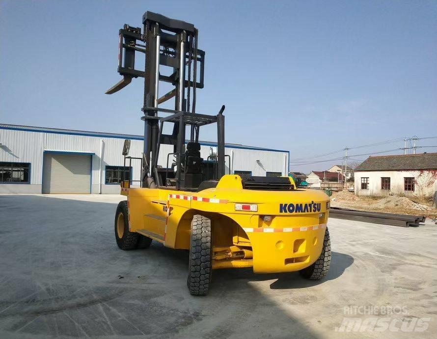 Komatsu FD200 Teleskopski viljuškari