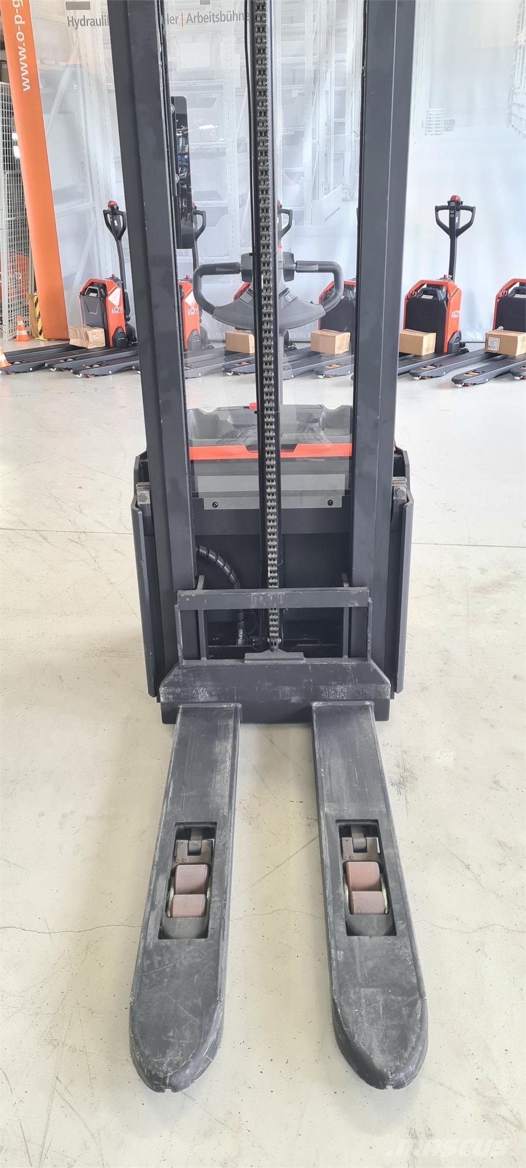 Toyota SWE120L Samopogonski ručni viljuškari