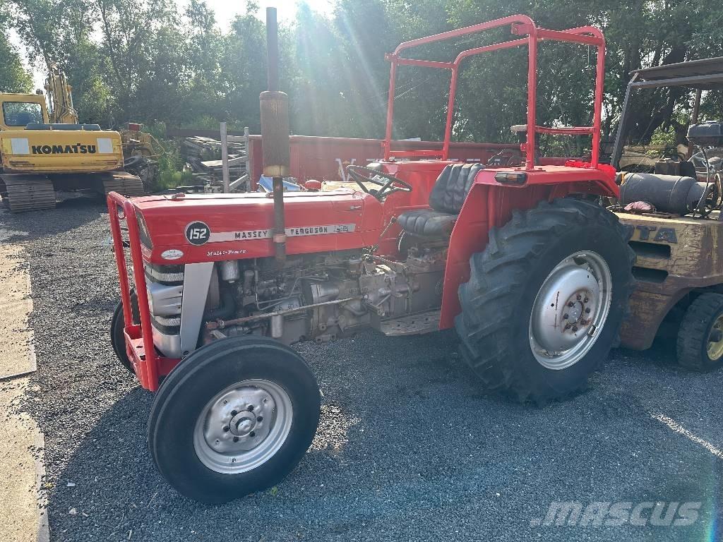Massey Ferguson 152 Traktori