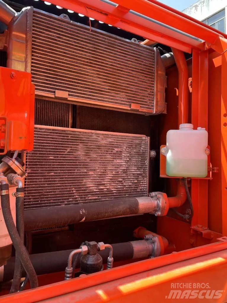 Doosan DX225LC Bageri guseničari