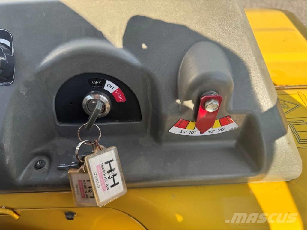 Yanmar C30R-3TV Damperi na gusenice