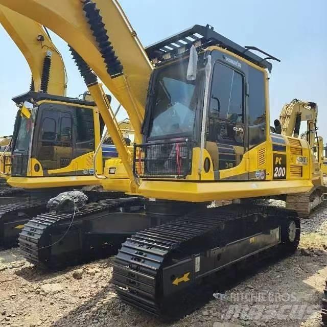 Komatsu PC 200-8 Midi bageri 7t – 12t