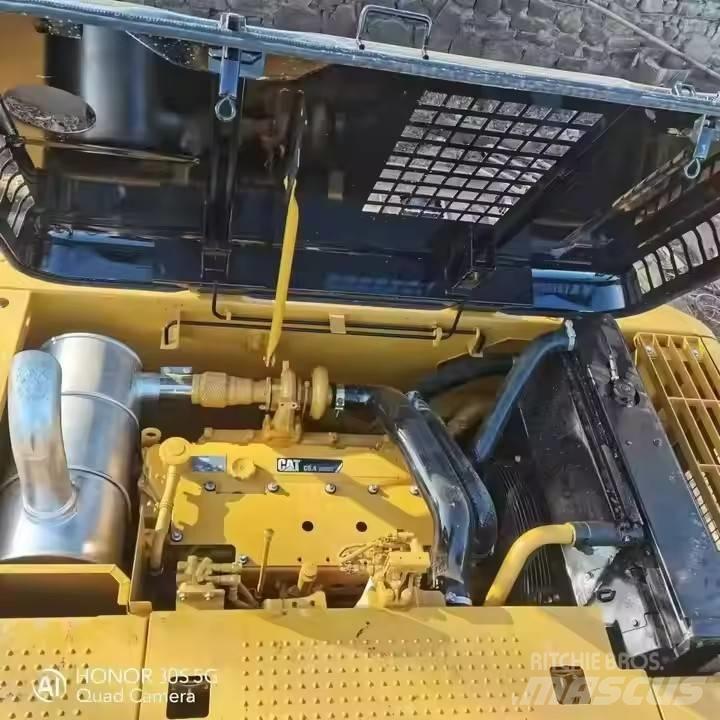 CAT 320D2 Bageri guseničari