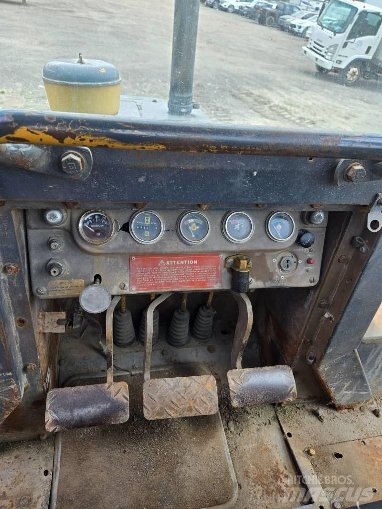 CAT D 3 B LGP Buldožeri guseničari