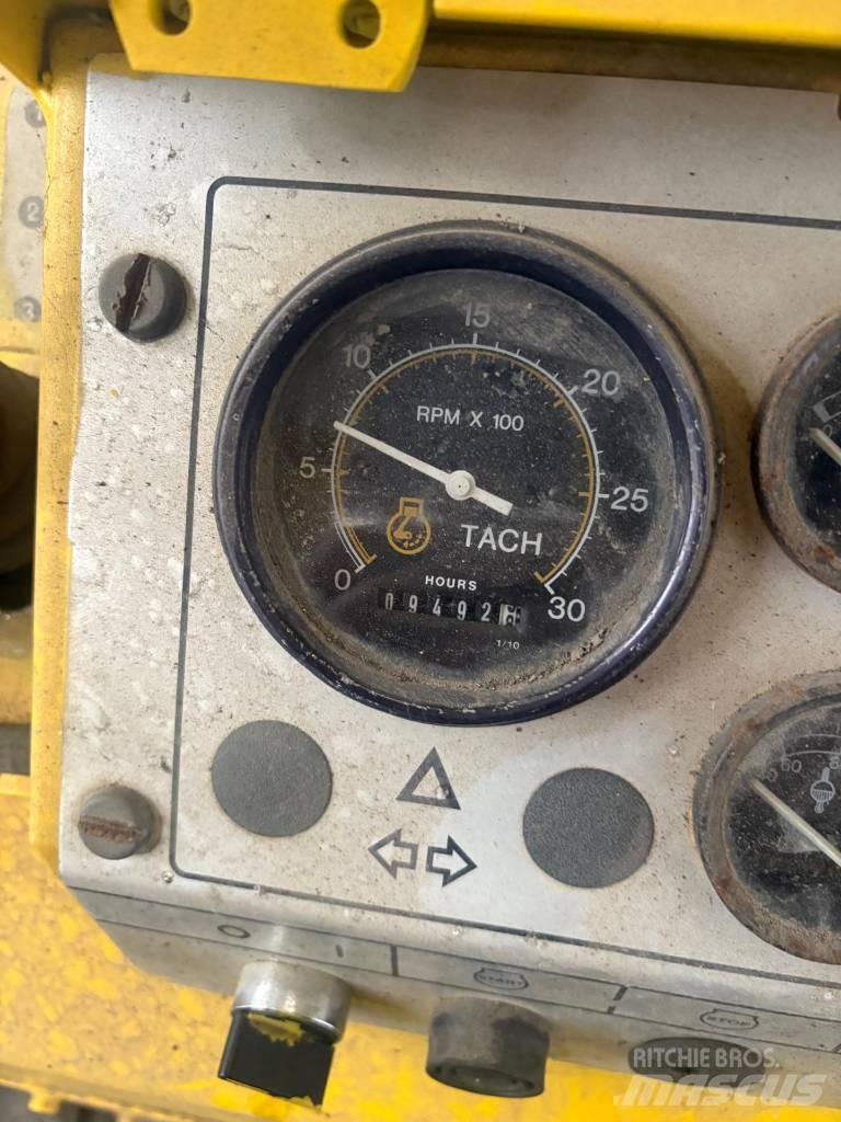 Dynapac CP 271 Gumeni valjci na točkovima