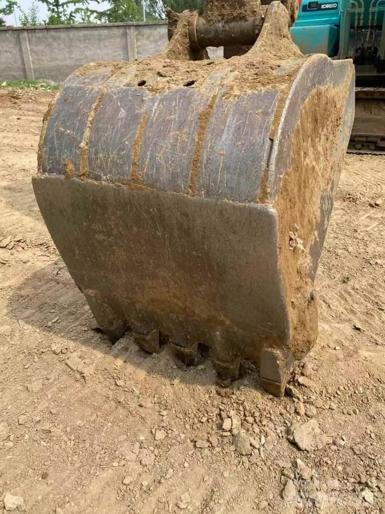 Kobelco SK140 Bageri guseničari