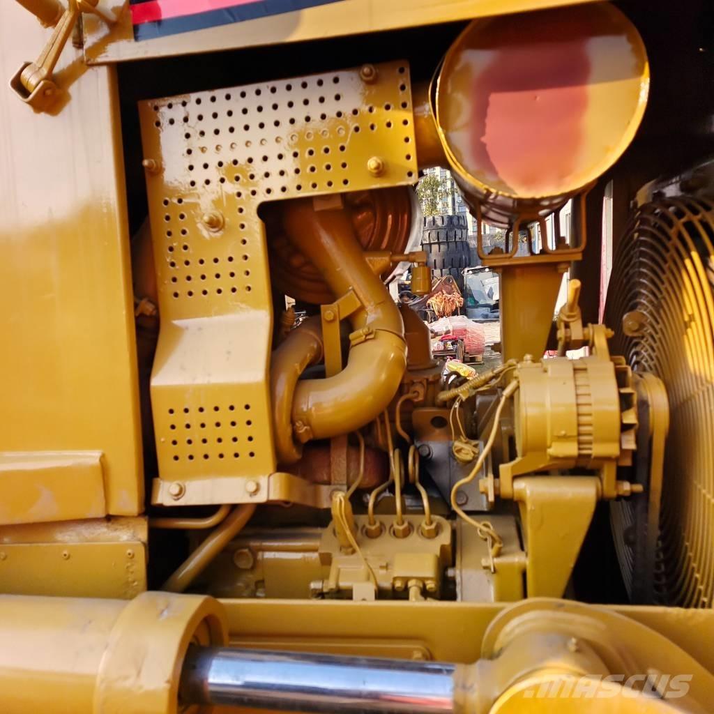 CAT D 6 M Buldožeri guseničari