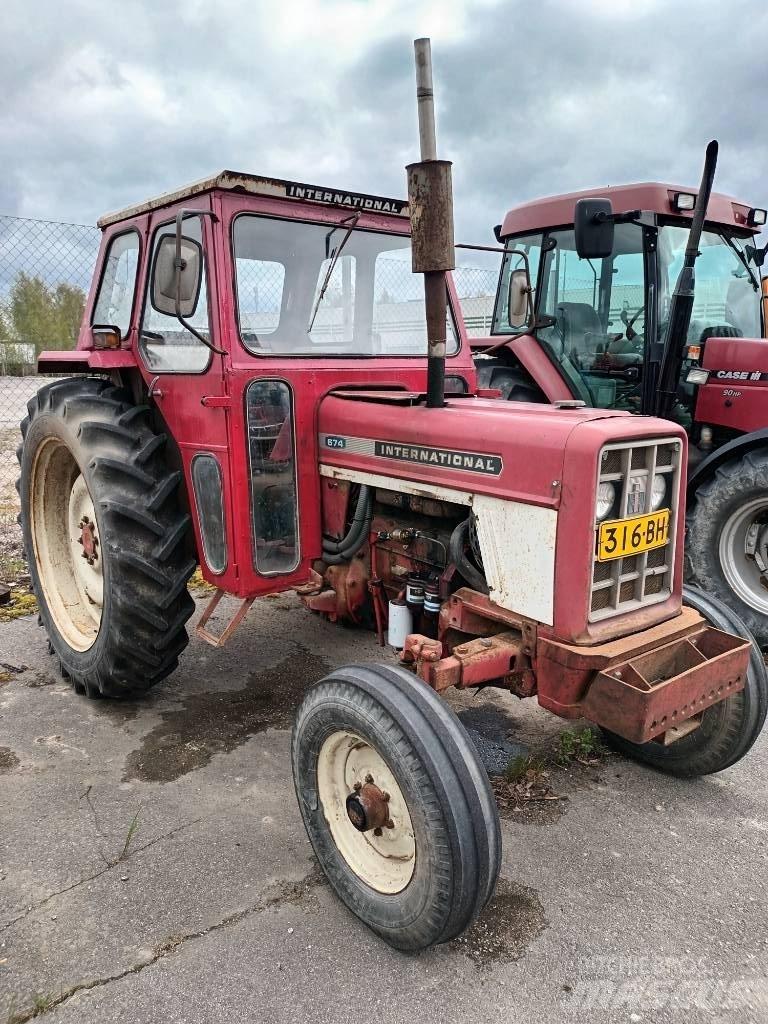 International 674 Traktori
