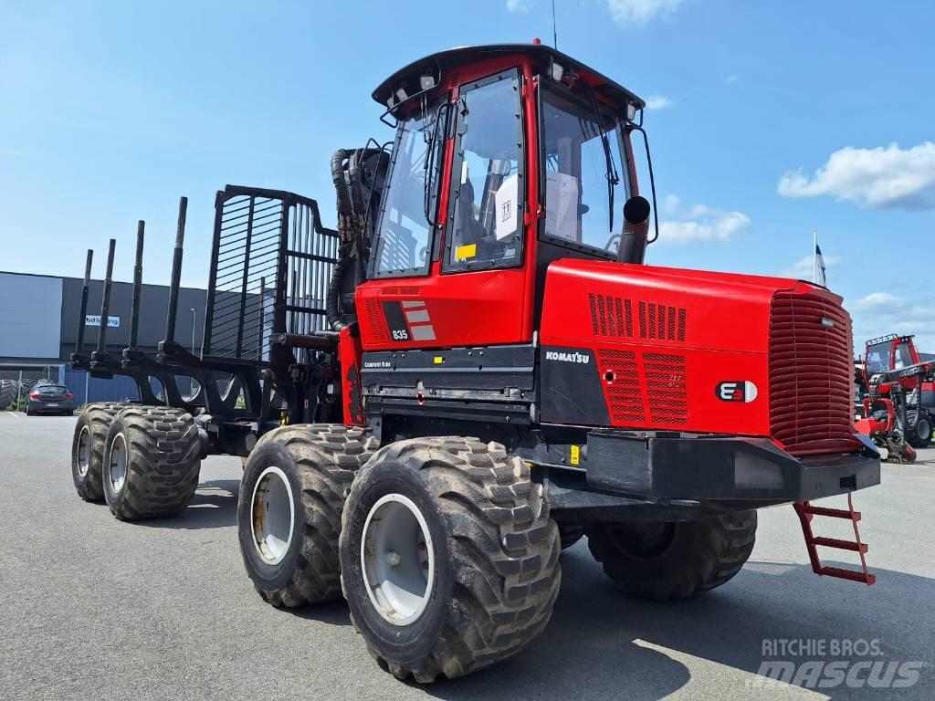 Komatsu 835 Forvarderi