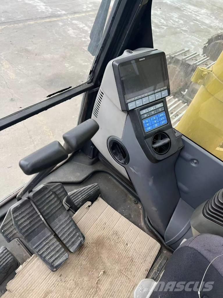 Komatsu PC490-10 Bageri guseničari