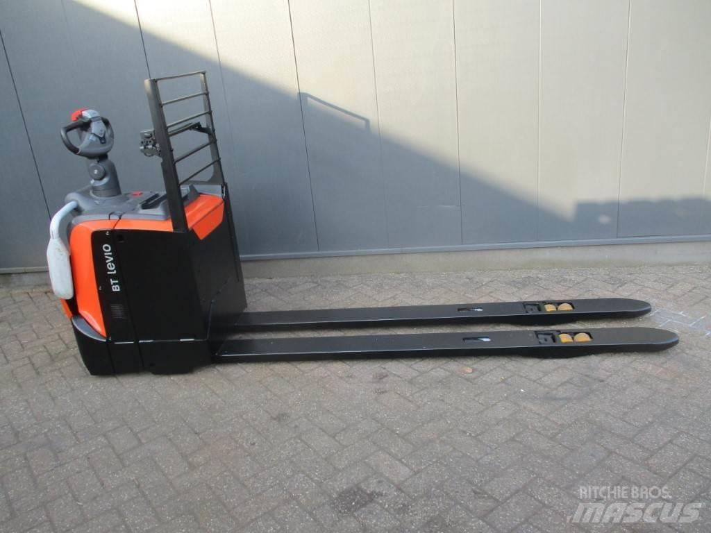 Toyota LPE 250 Nisko podizni električni viljuškar sa stajalištom