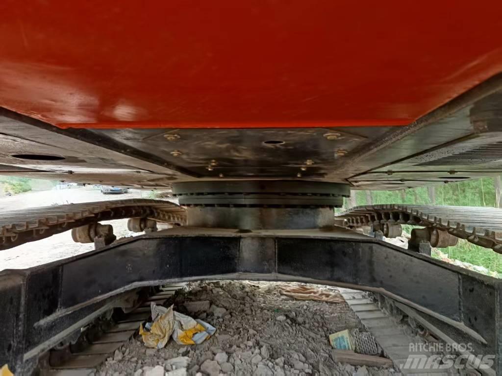 Hitachi ZX200 Bageri guseničari