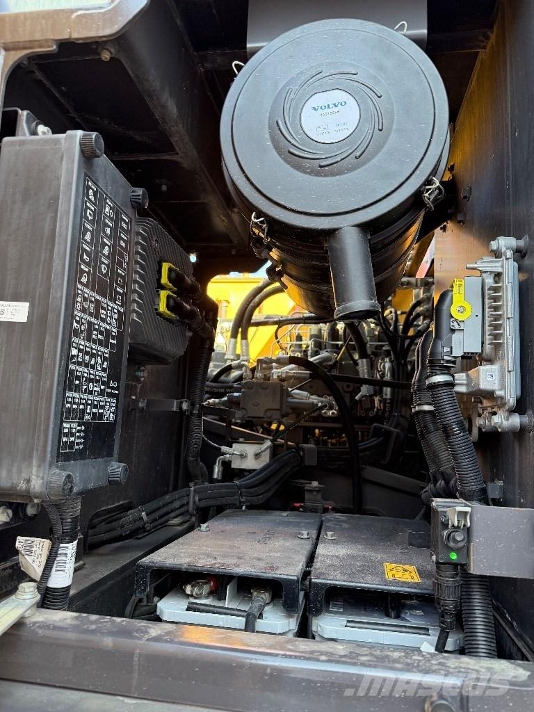 Volvo EC220E Bageri guseničari