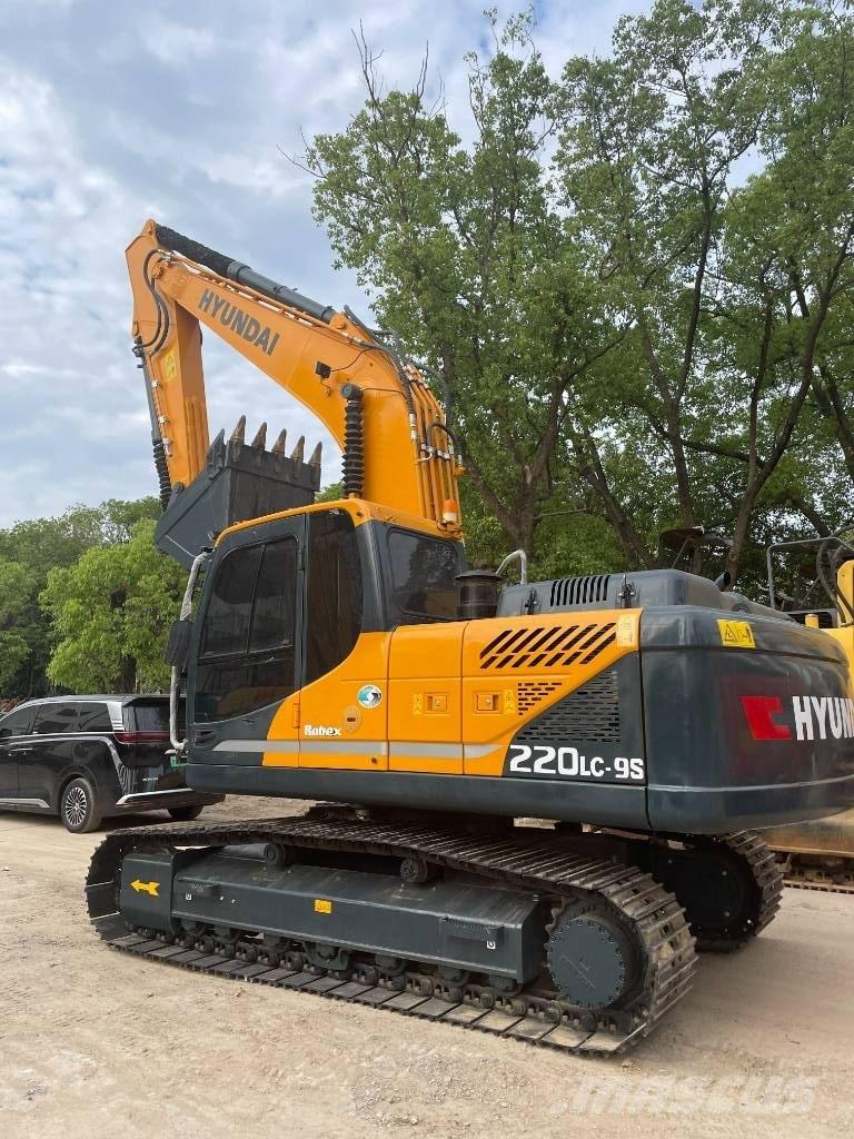 Hyundai 220LC-9S Midi bageri 7t – 12t