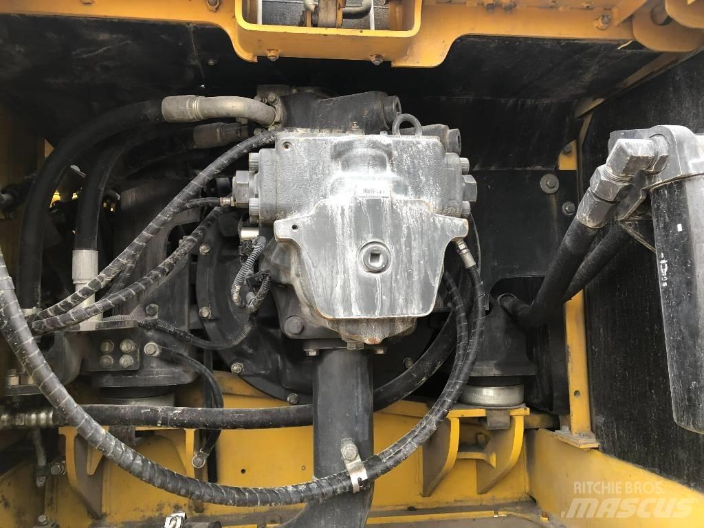 Komatsu 300 -7 Bageri guseničari