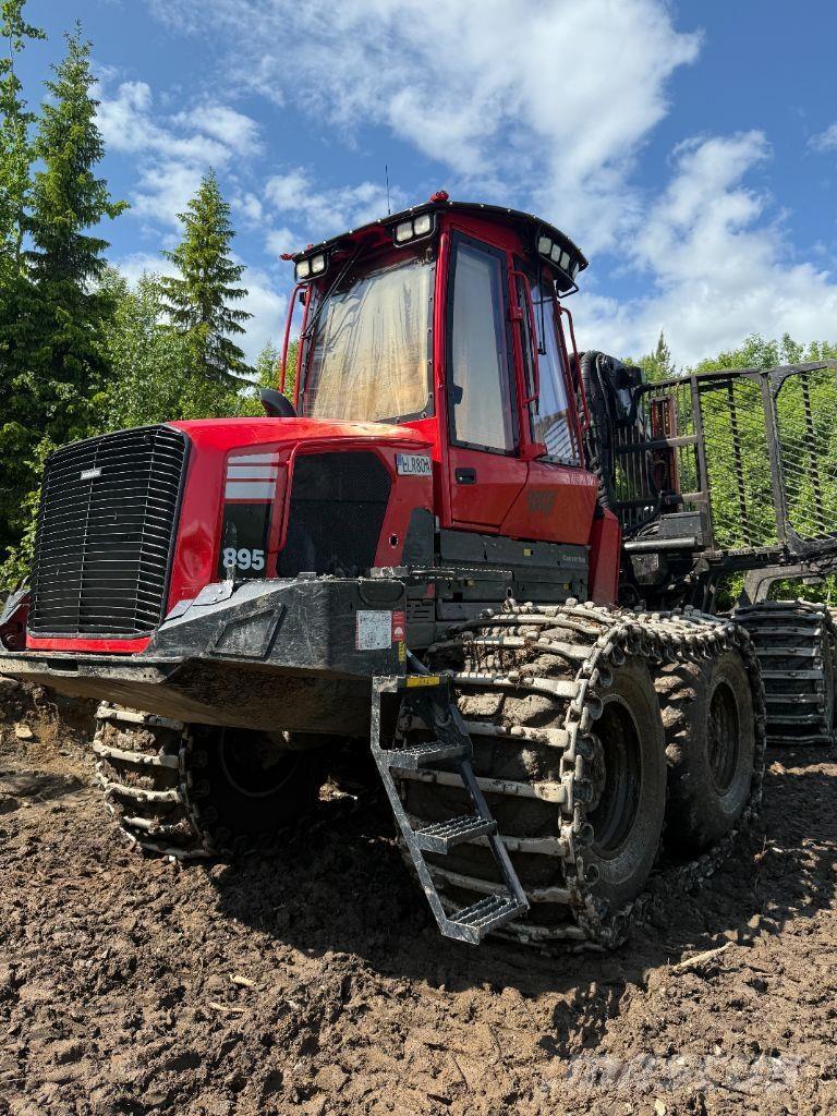 Komatsu 895 Forvarderi