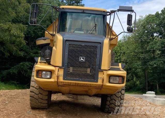 John Deere 300 D Zglobni damperi
