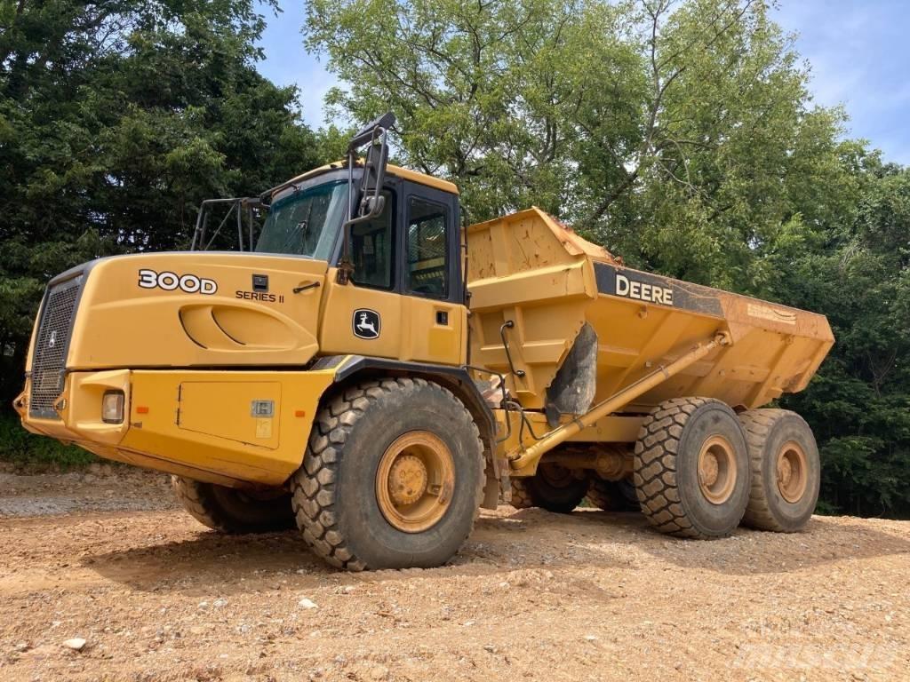John Deere 300 D Zglobni damperi