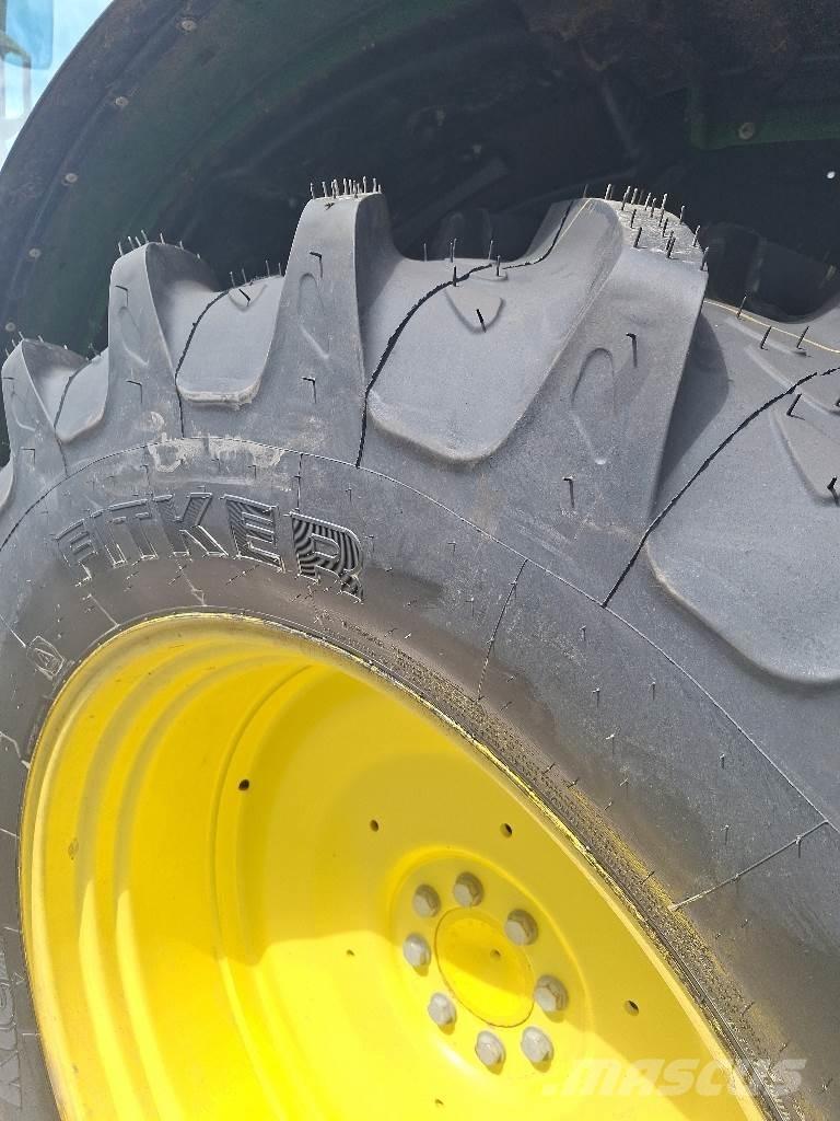 John Deere 6110R Traktori