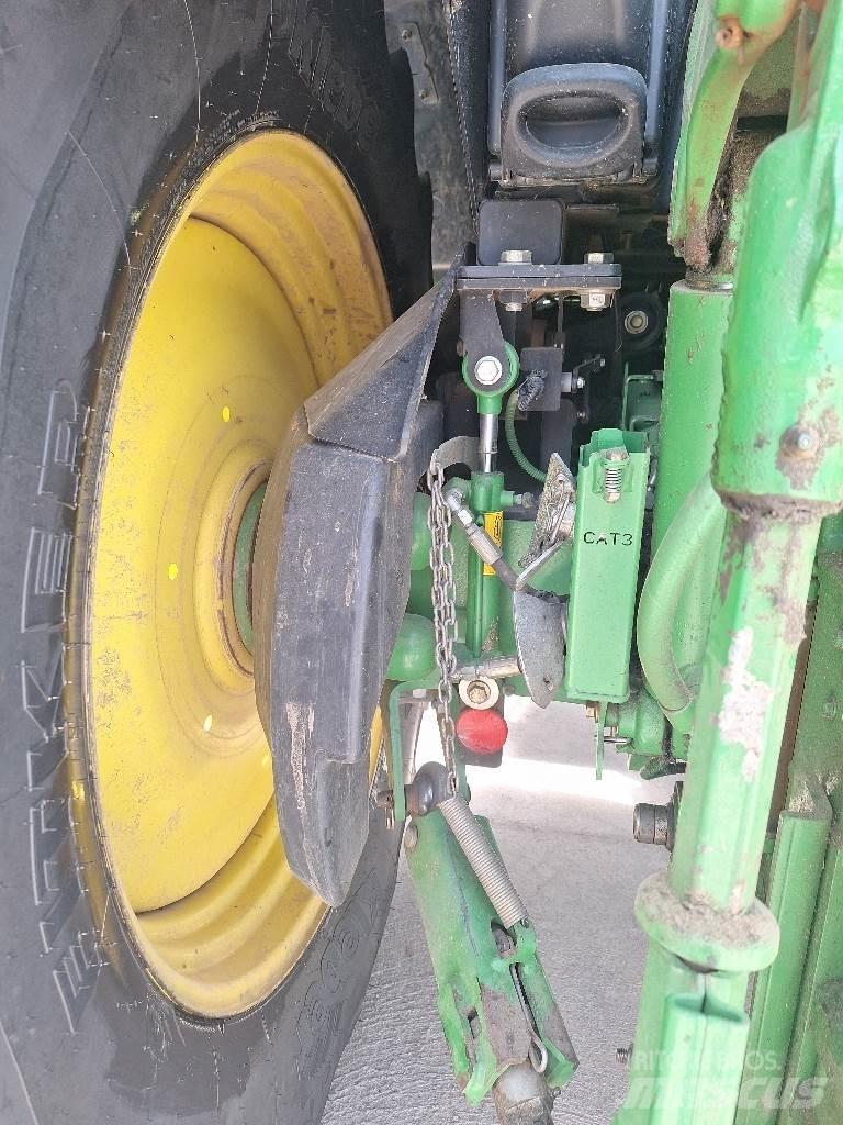 John Deere 6110R Traktori