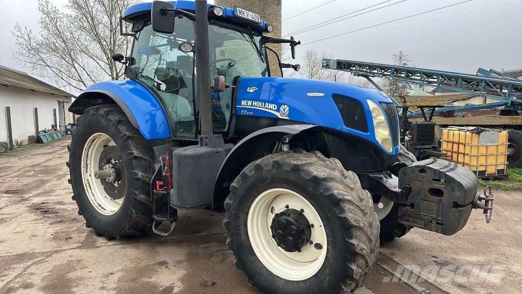 New Holland T 7.270 Traktori