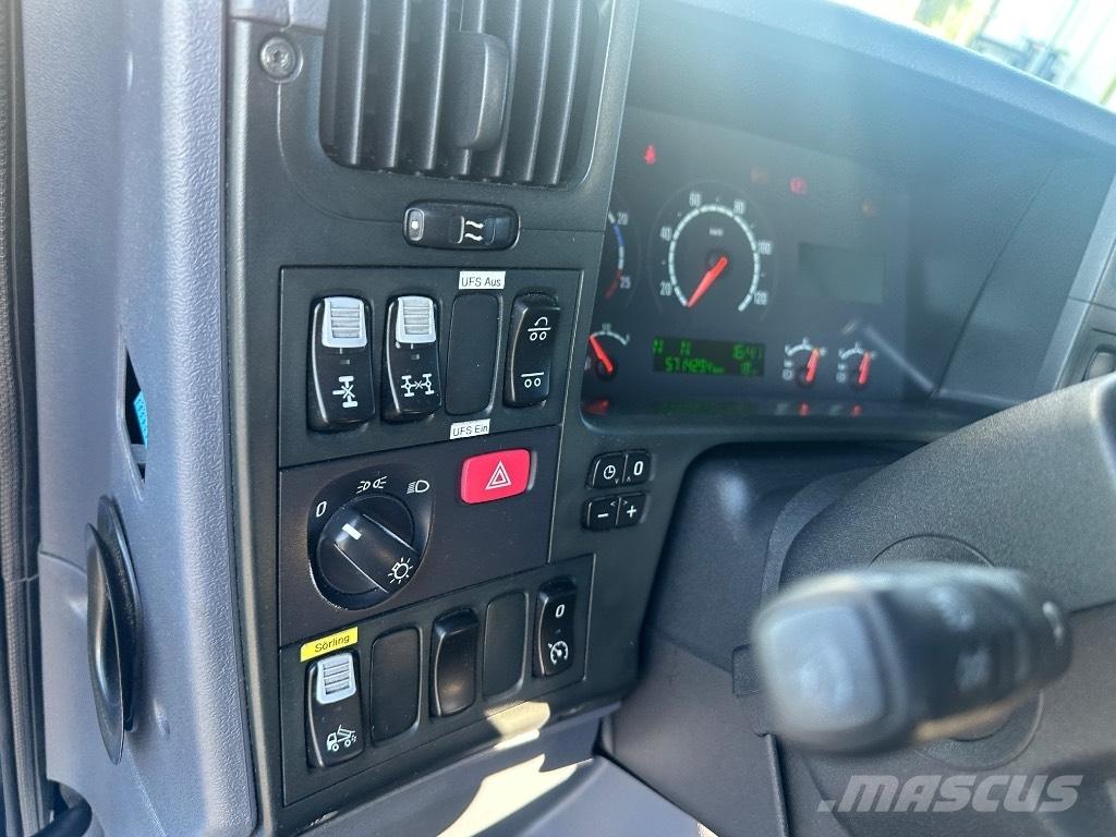 Scania R420 8X4/4 Rol kiper kamioni sa kukom za podizanje tereta