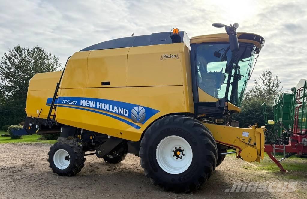 New Holland TC 5.90 Kombajni