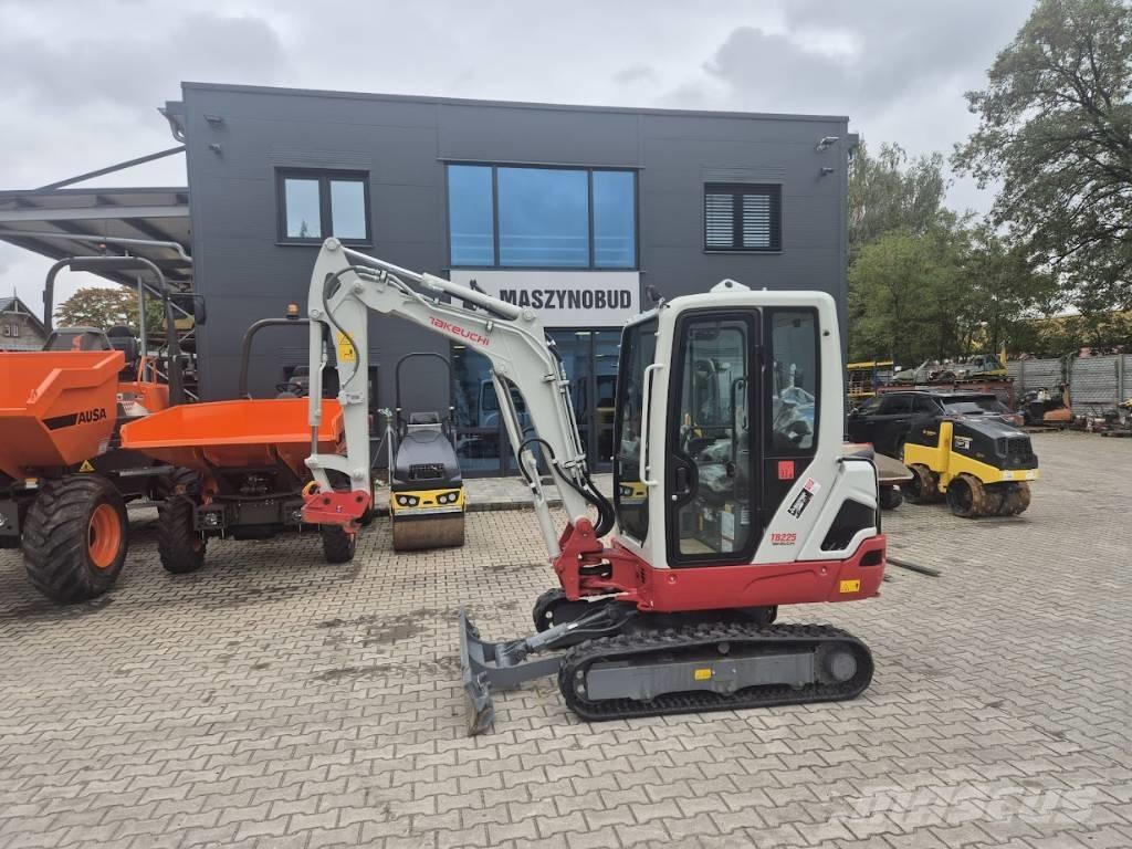 Takeuchi TB225 V0B Mini bageri < 7t