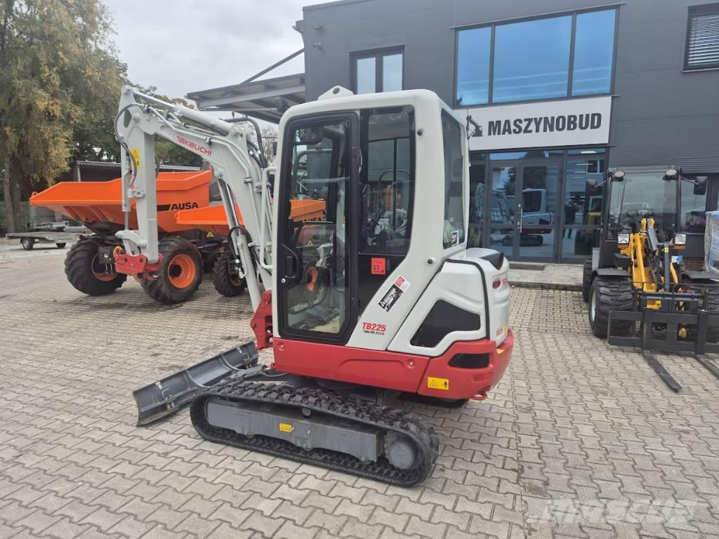 Takeuchi TB225 V0B Mini bageri < 7t
