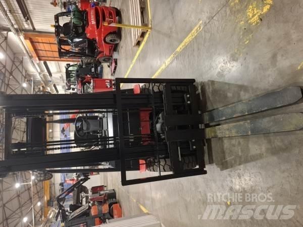Manitou MI25D Vanterenski viljuškar