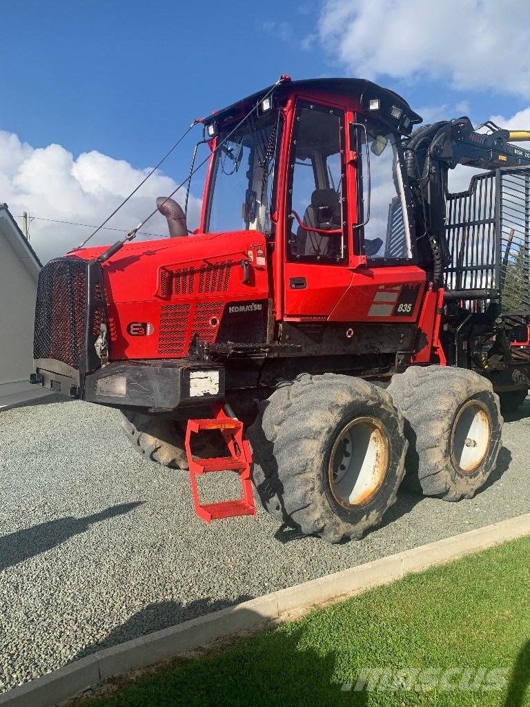 Komatsu 835 Forvarderi