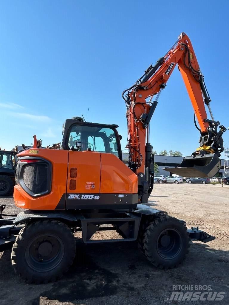 Develon DX 100 W-7 Bageri točkaši