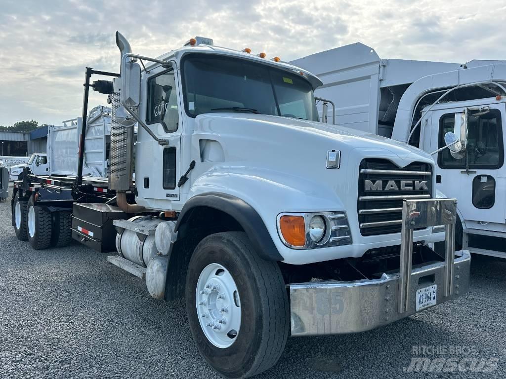 Mack CV 713 Kamioni za podizanje kablova
