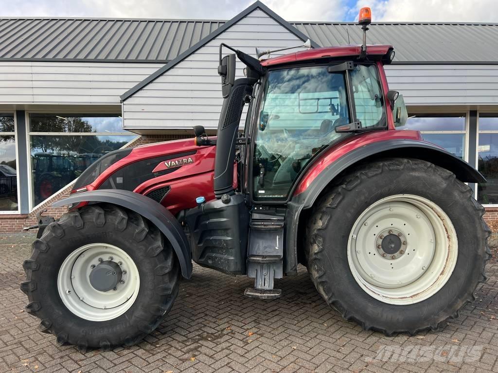 Valtra T 174 Versu Traktori