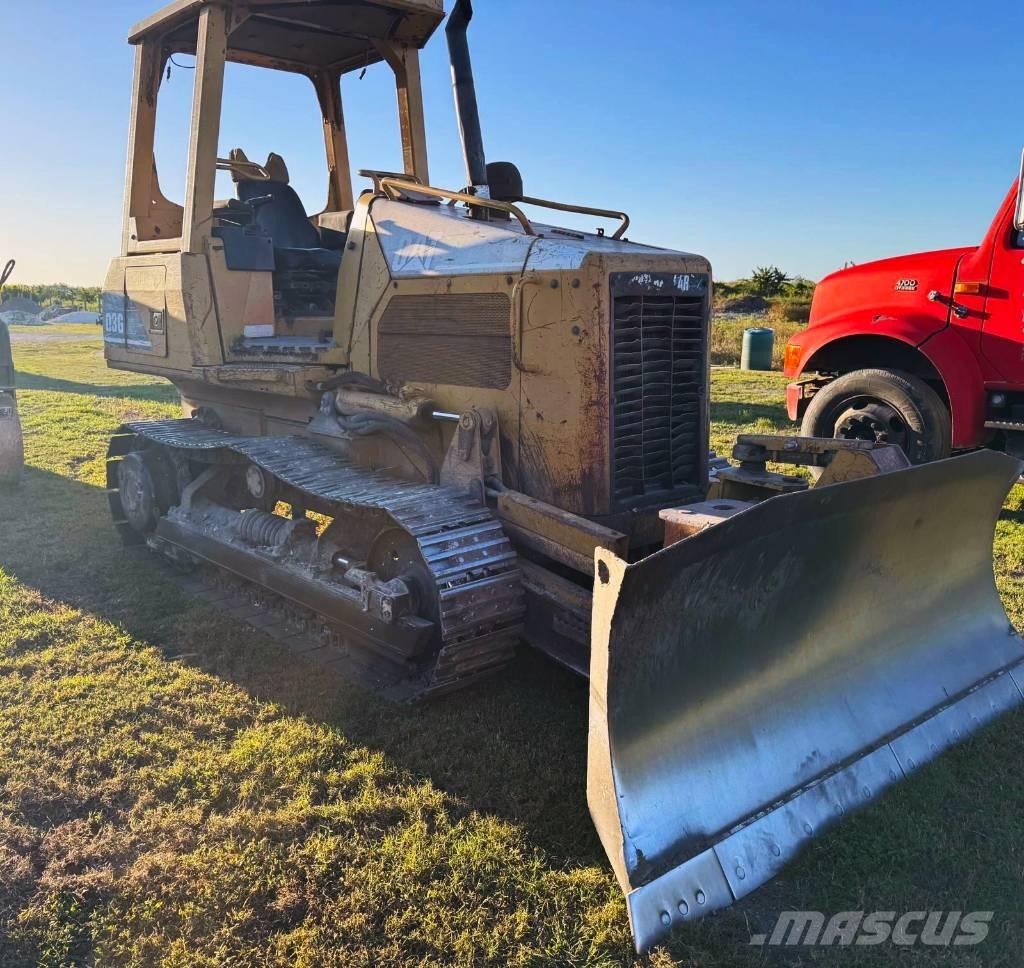 CAT D 3 G Buldožeri guseničari