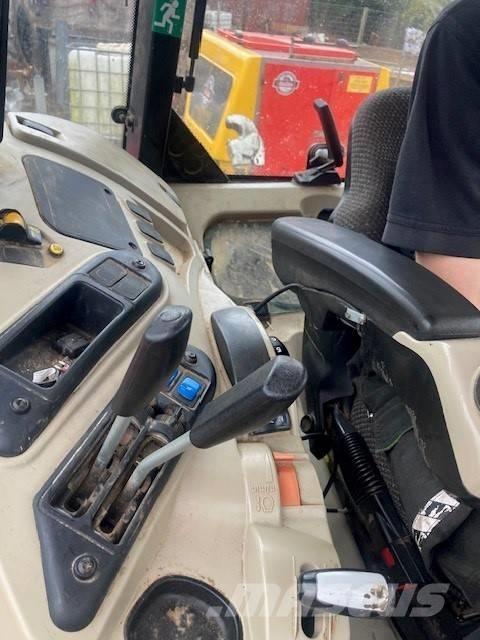 Massey Ferguson 5710 Traktori