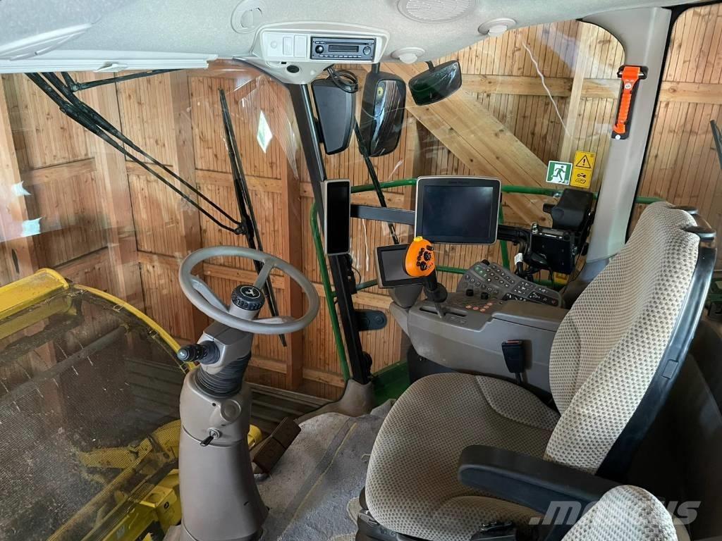 John Deere 8300 Mašine za stočnu hranu sa sopstvenim pogonom