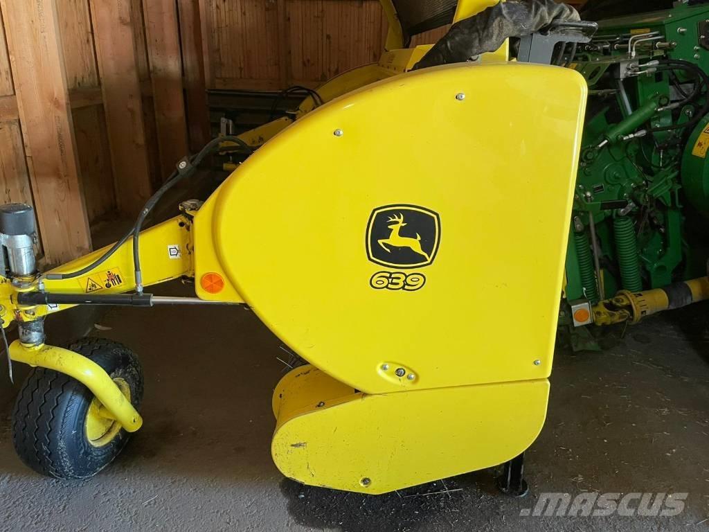 John Deere 8300 Mašine za stočnu hranu sa sopstvenim pogonom