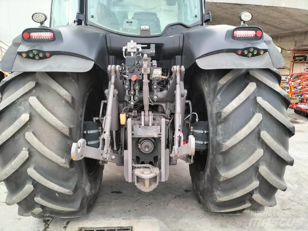 CLAAS Axion 810 Traktori