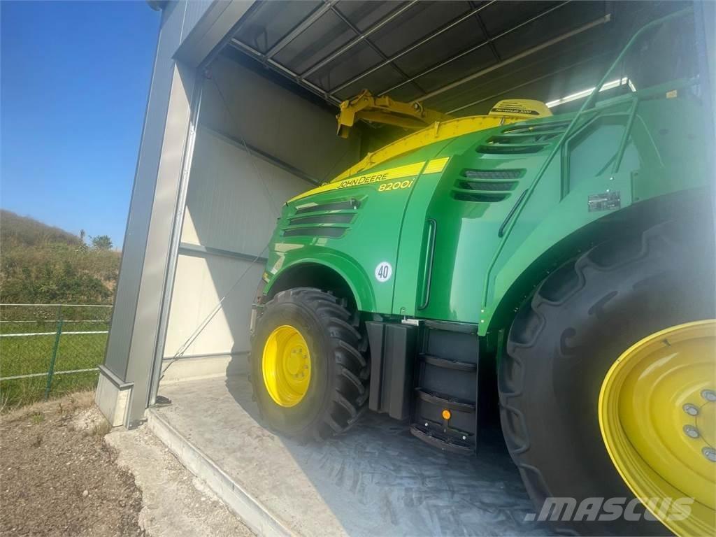John Deere 8200i Mašine za stočnu hranu sa sopstvenim pogonom