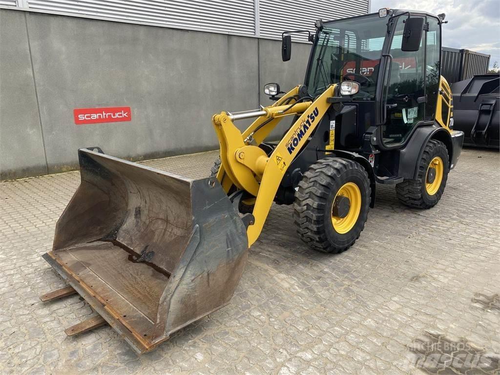 Komatsu WA70M-8EO Višenamenski utovarivači