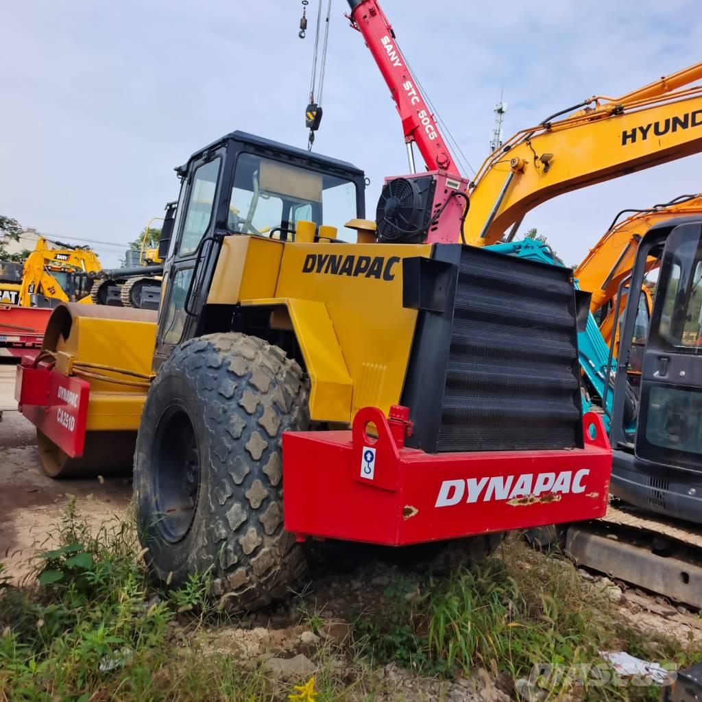 Dynapac CA 251 D Bageri guseničari