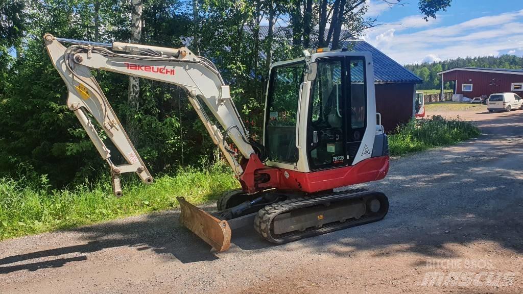 Takeuchi TB235 Mini bageri < 7t