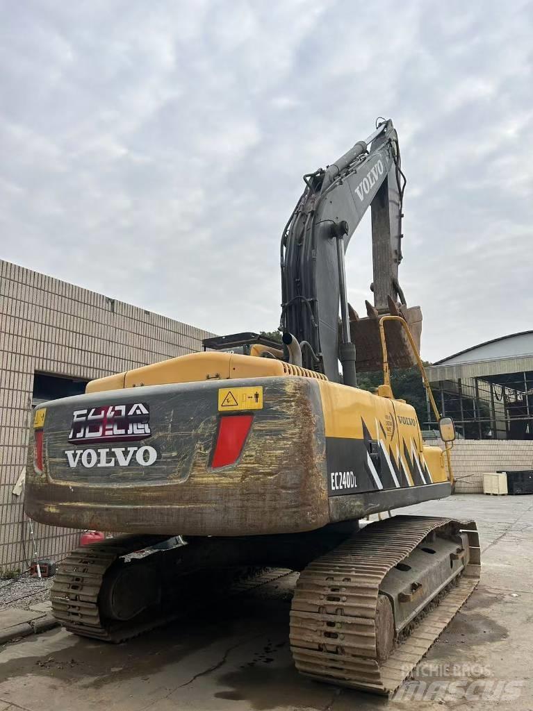 Volvo 240DL Bageri guseničari